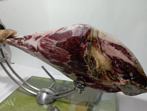 Jamón de Cebo de Campo Ibérico cortado a cuchillo — El Origen del Jamón